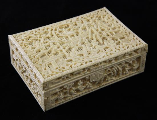 A Chinese ivory box, late 19th century, 13cm